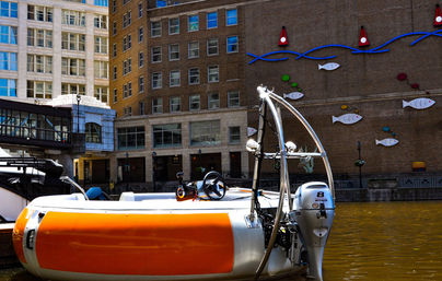 Donut Boat Experience: A Floating Bar You Get to Drive image 5