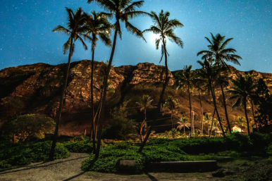 Sunset & Light-Painting Experience: Oʻahu Night Photography Tour image 2