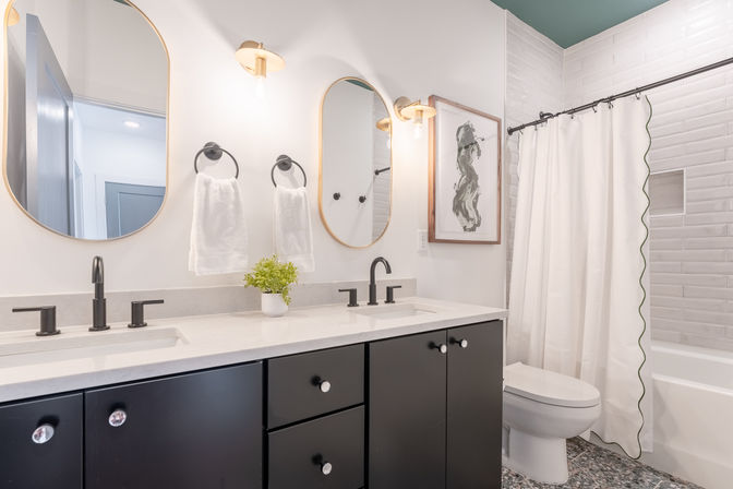 Nora at The Lucy: Luxury Home with Rooftop Hot Tub & Skyline Views image 20