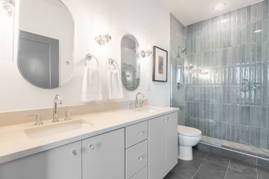 Nora at The Lucy: Luxury Home with Rooftop Hot Tub & Skyline Views image 18