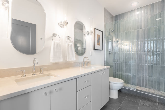 Nora at The Lucy: Luxury Home with Rooftop Hot Tub & Skyline Views image 18
