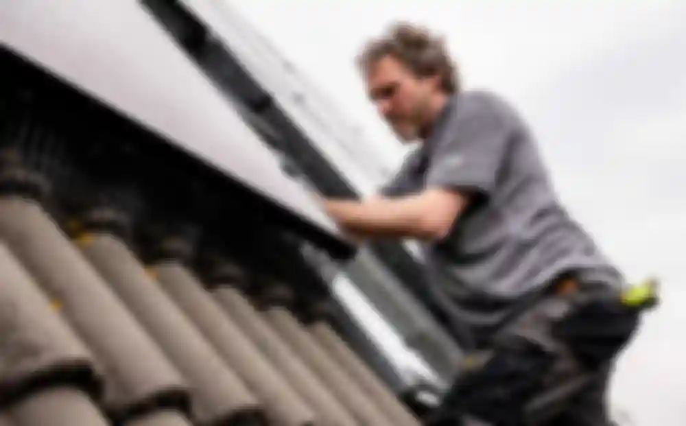 It starts with Paul van der Ven, solar professional from the very beginning. With over 20 years of experience in the industry, he discovered that birds and solar panels are a bad combination.