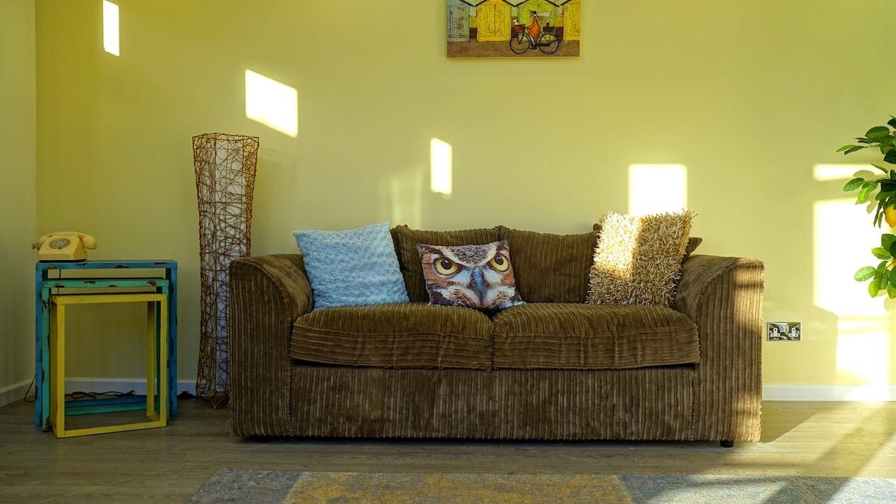 Yuk Kenali 4 Manfaat Mencuci Sofa!