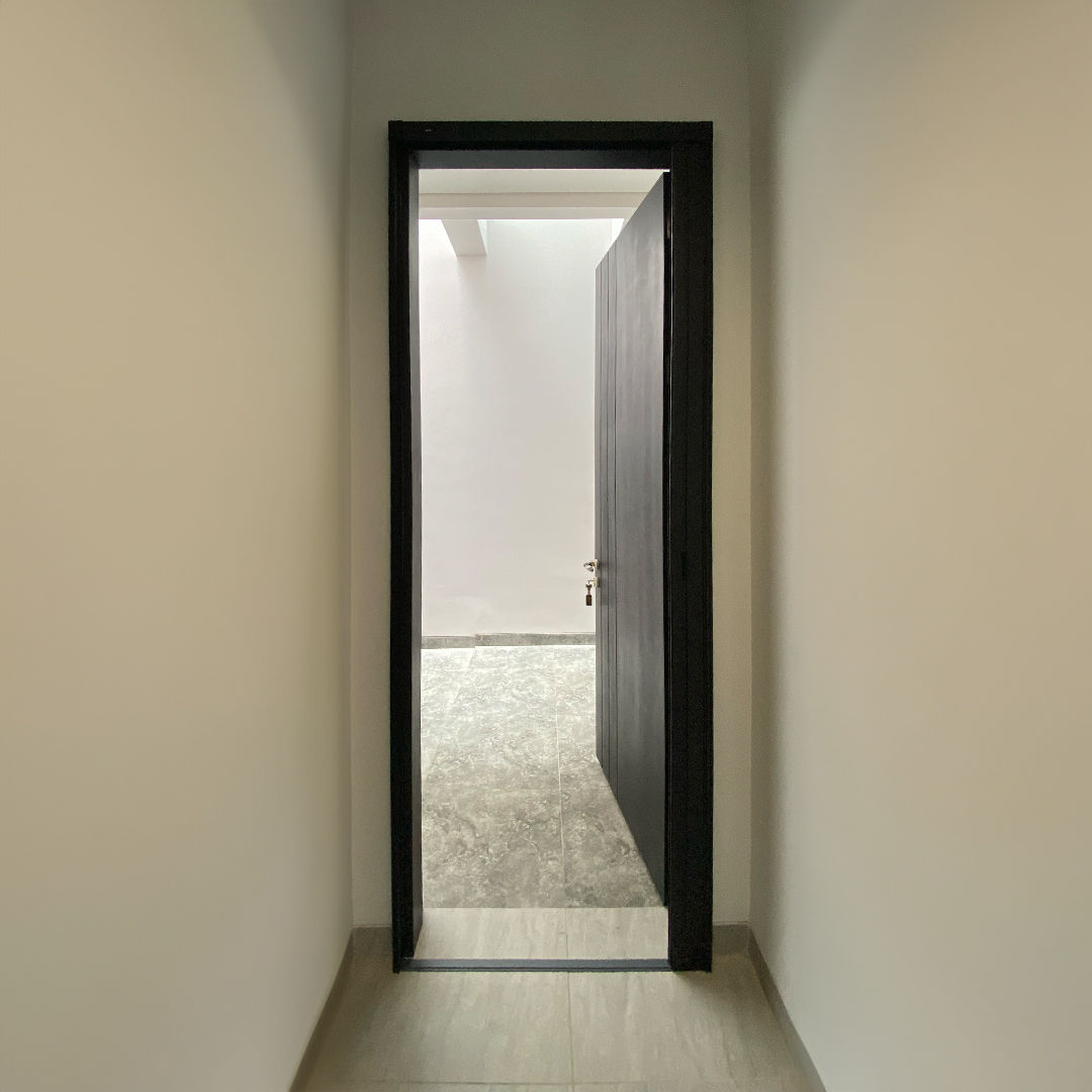 LIPAT-DOOR-TEBET, PINTU LIPAT