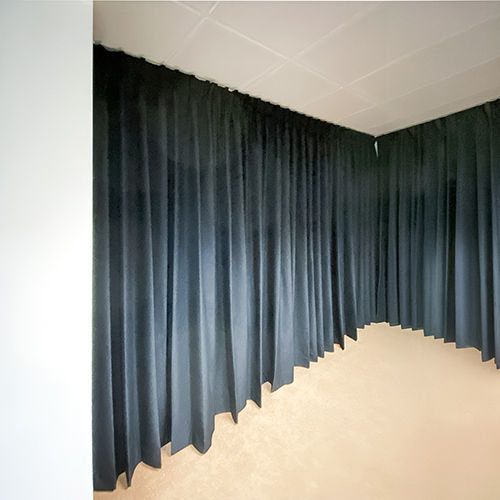 863-CURTAIN-KUNINGAN-TERTUTUP