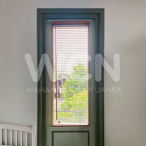 924-WOODEN-BLINDS-CINERE-100126-TERBUKA