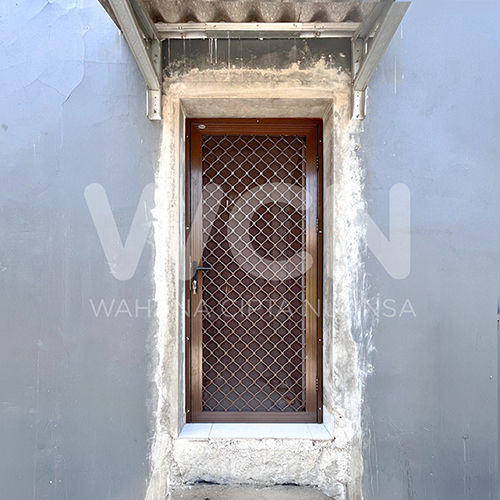 102-PINTU-EXONA-TANGERANG-250426-TERTUTUP
