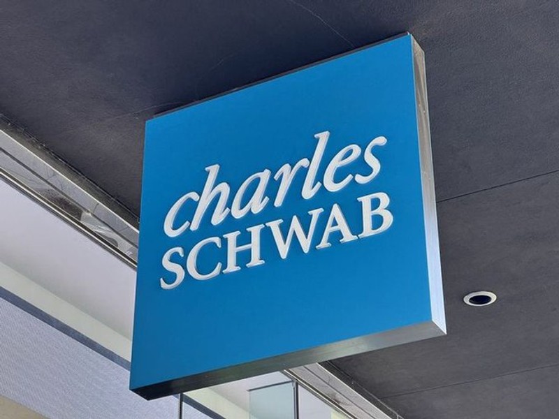 Schwab to Launch Direct Bitcoin and Ethereum Trading by Q2 2026