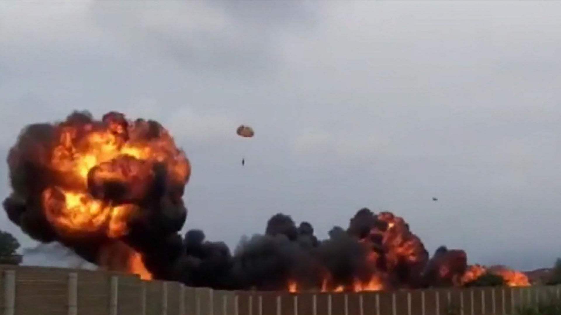 Caught on video: Jet crash killed a girl on the ground, pilot jumped