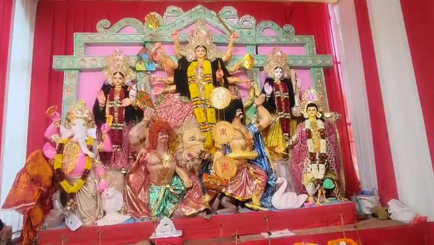 মহাসপ্তমীর সকালে নবপত্রিকা স্থাপনার মধ্য দিয়ে শুরু হল শারদ উৎসবের প্রথাগত সূচনা 
