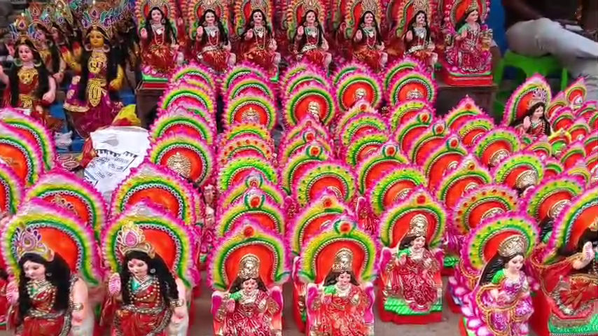 ধর্মনগরে লক্ষ্মীপুজোর প্রস্তুতি তুঙ্গে, শেষ মুহূর্তের বিক্রির আশায় ব্যবসায়ীরা