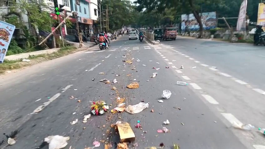 স্মার্ট সিটির রাস্তায় আবর্জনার স্তূপ, পুরনিগমের নজরদারি নিয়ে প্রশ্ন
