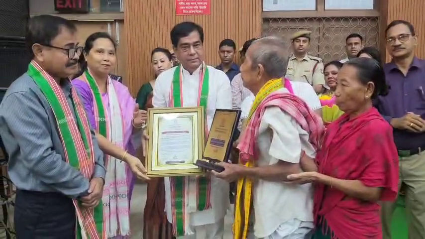 সমাজকল্যাণ দপ্তরের উদ্যোগে বিশ্ব প্রবীণ দিবস উদযাপিত, বৃদ্ধ পিতা মাতার পাশে থাকা আমাদের সকলের দায়িত্ব - মেয়র 