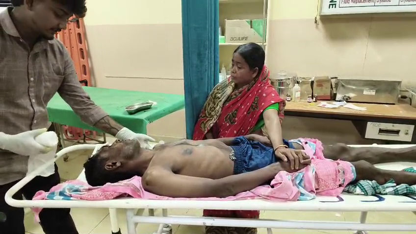  তেলিয়ামুরা বাজারে গুরুতর আহত এক মানসিক ভারসাম্যহীন ব্যক্তি 