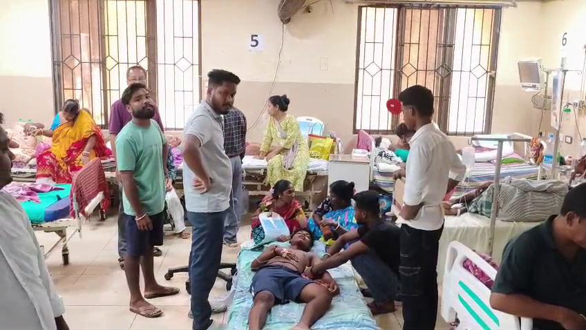  মোহনপুরের তারাপুরে গাড়ির ধাক্কায় গুরুতর আহত ২ স্কুল পড়ুয়া 