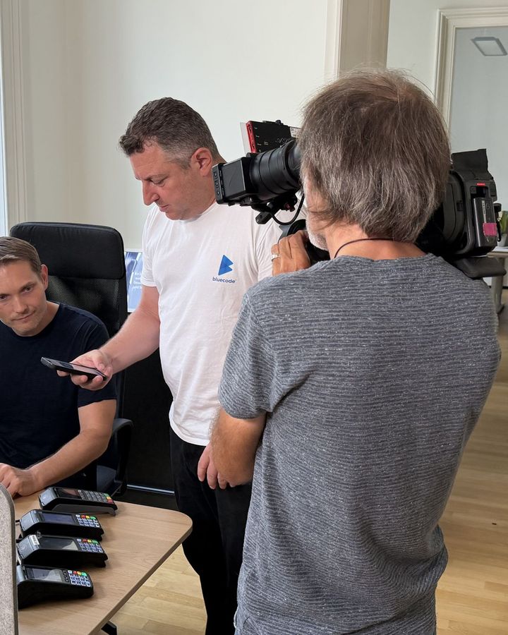 Hinter den Kulissen des ARD-Videodrehs mit Bluecode