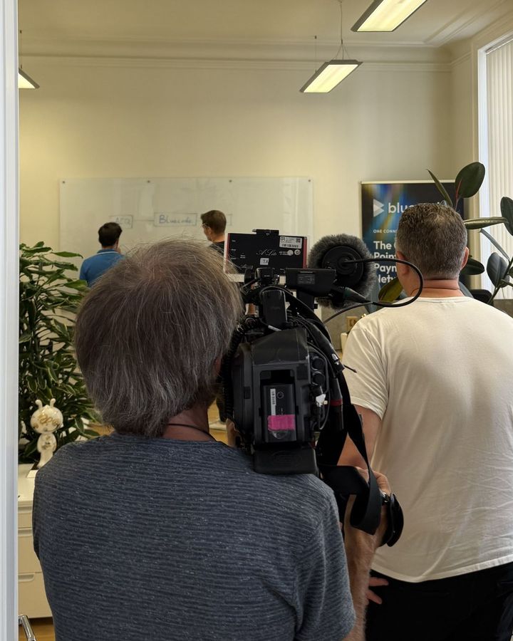 Hinter den Kulissen des ARD-Videodrehs mit Bluecode