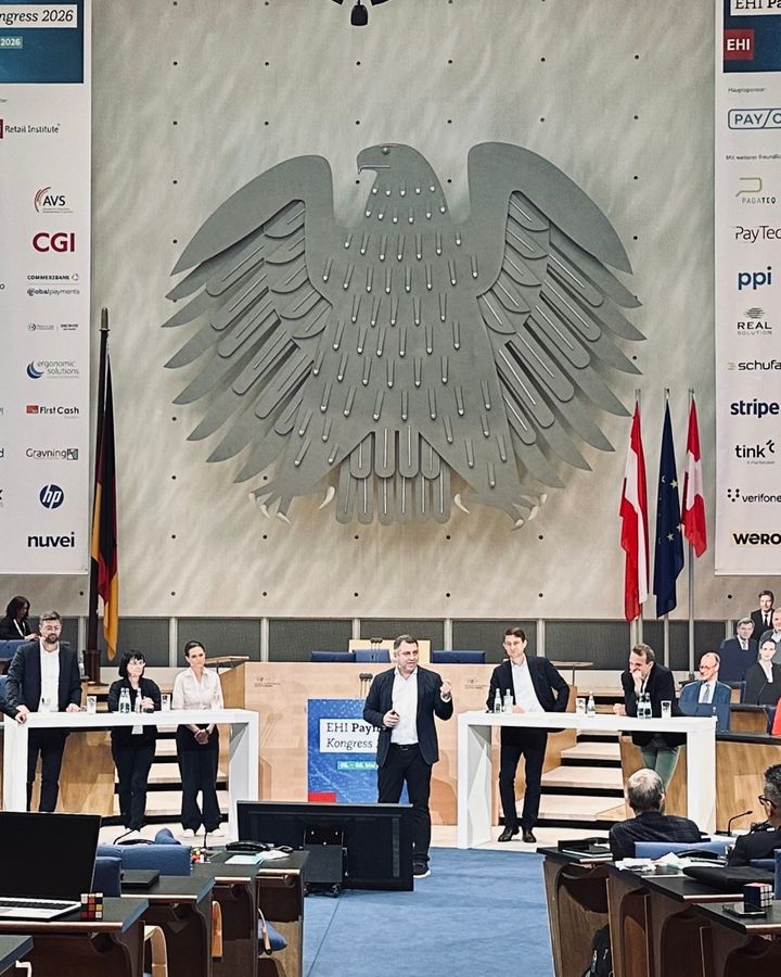 Christian Pirkner auf der Bühne beim EHI Payment Kongress