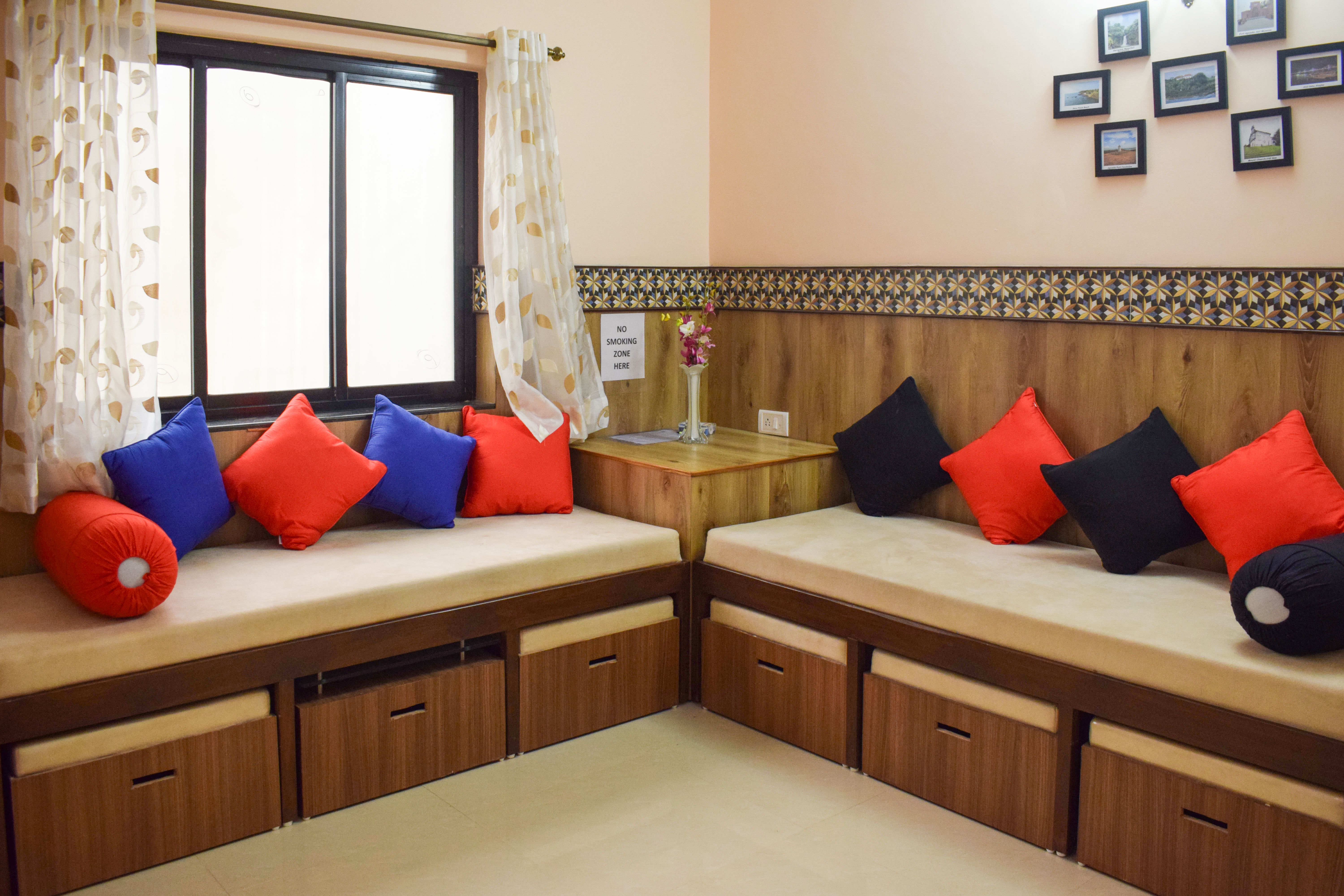 FFF4 room image