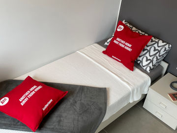 Due posti letto in stanza doppia con bagno privato in un appartamento moderno