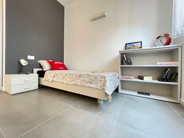 Luminosa camera singola a pochi minuti dalla M1 Amendola