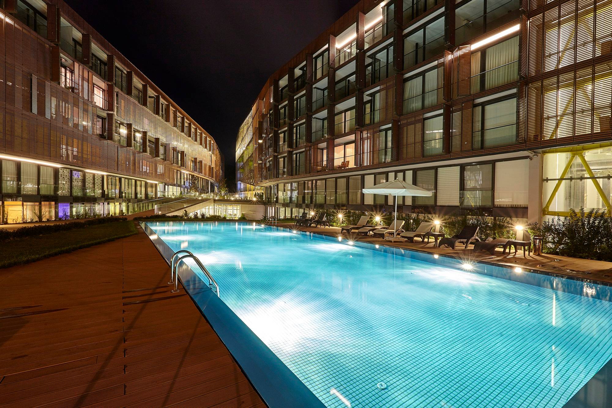 Turnkey Luxury Istanbul Apartments - Large outdoor pool