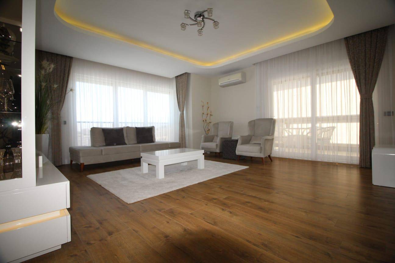 Luxury Konyaalti 3-Bed Apartment