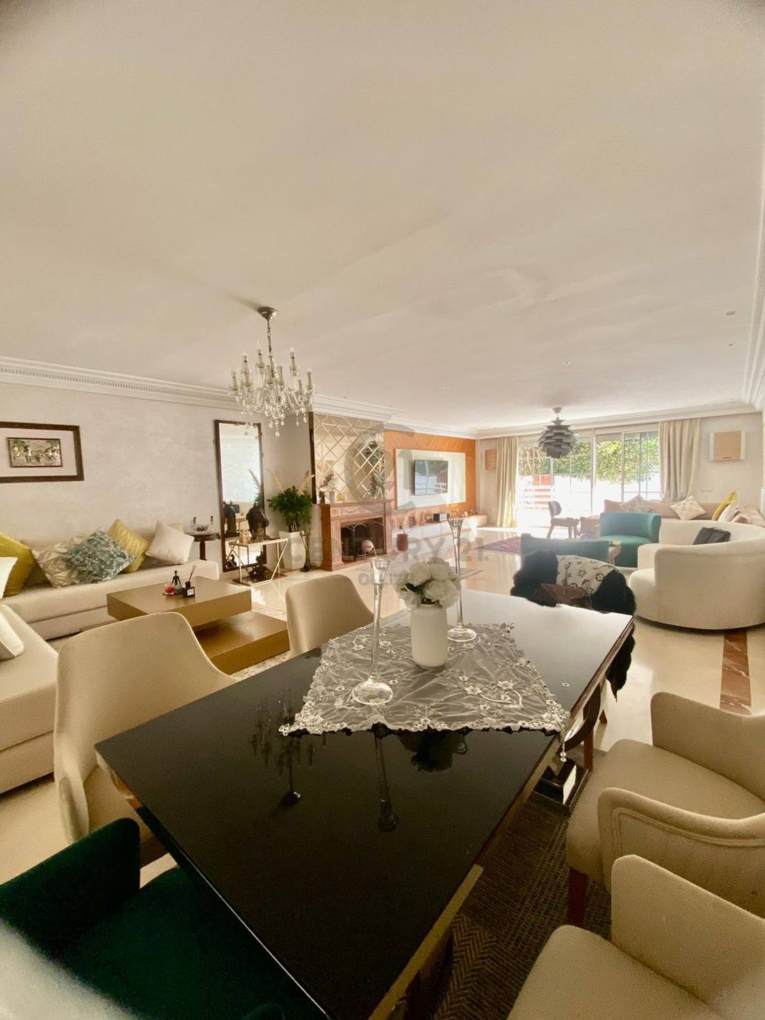 À LOUER : Appartement spacieux en bord de mer Ain Diab avec vue imprenable sur la piscine - image 1