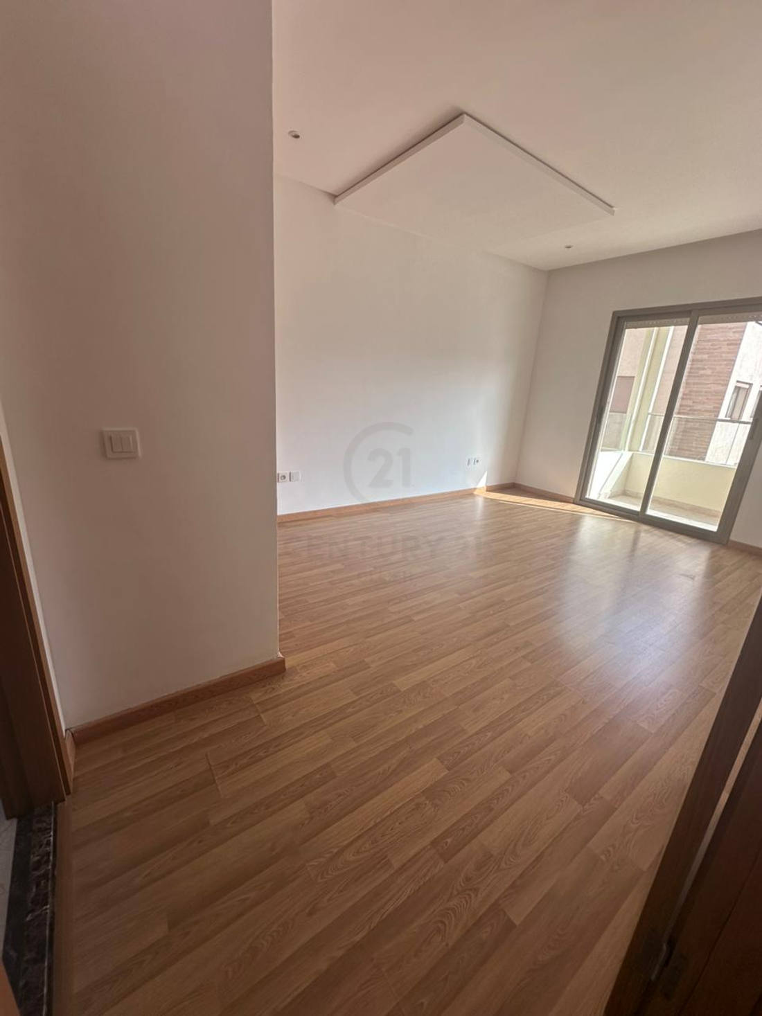 A louer bel appartement vide sur Californie - image 2
