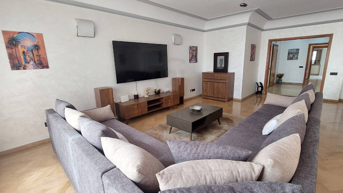 Appartement meublé de haut standing – 240 m² –  BD zerktouni- à LOUER - image 1