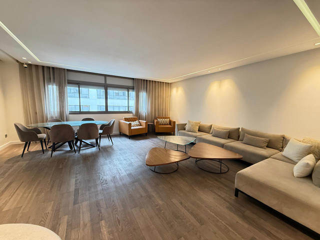 Bel et Moderne Appartement rénové de 147 m² – À vendre, Racine