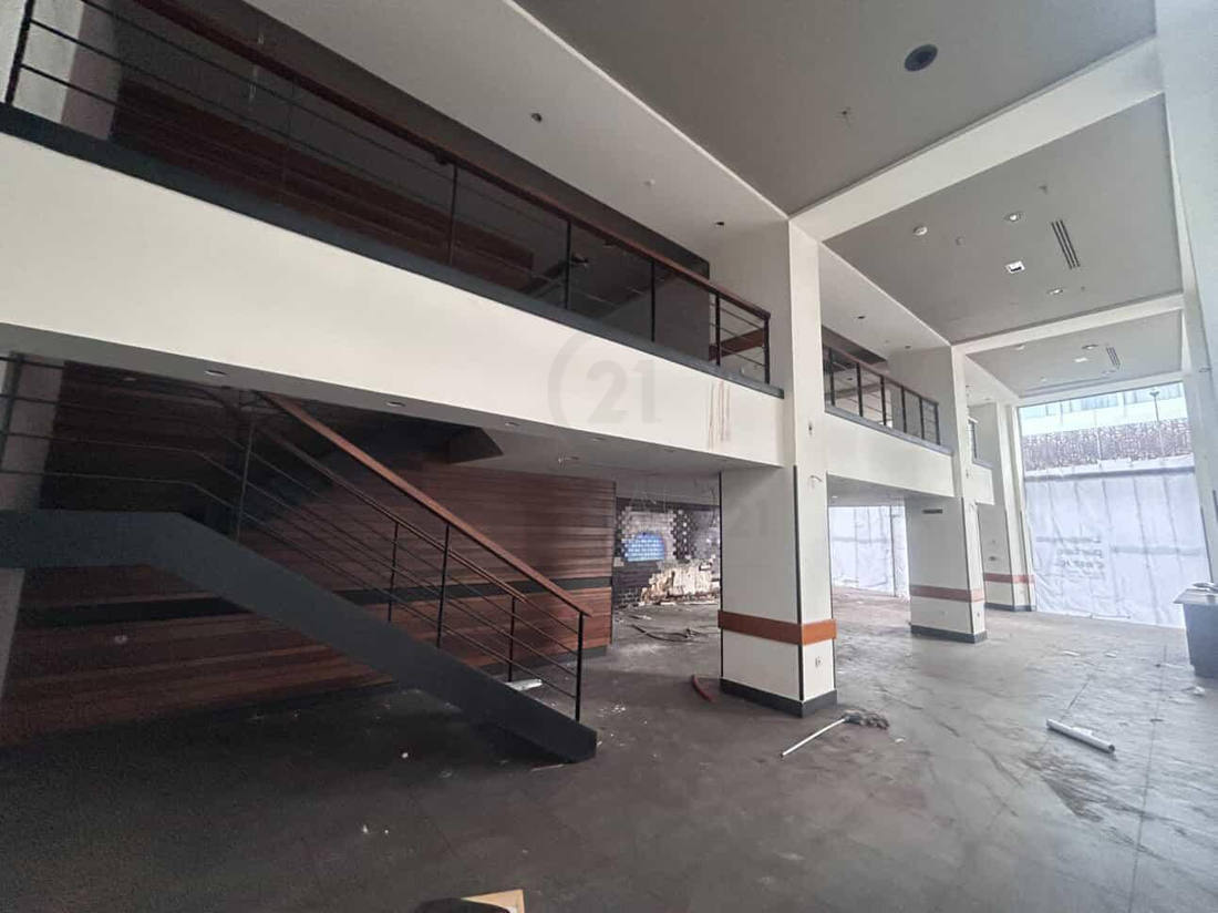 LOCAL A LOUER SUR BOULEVARD ANFA EX STARBUCKS - image 2