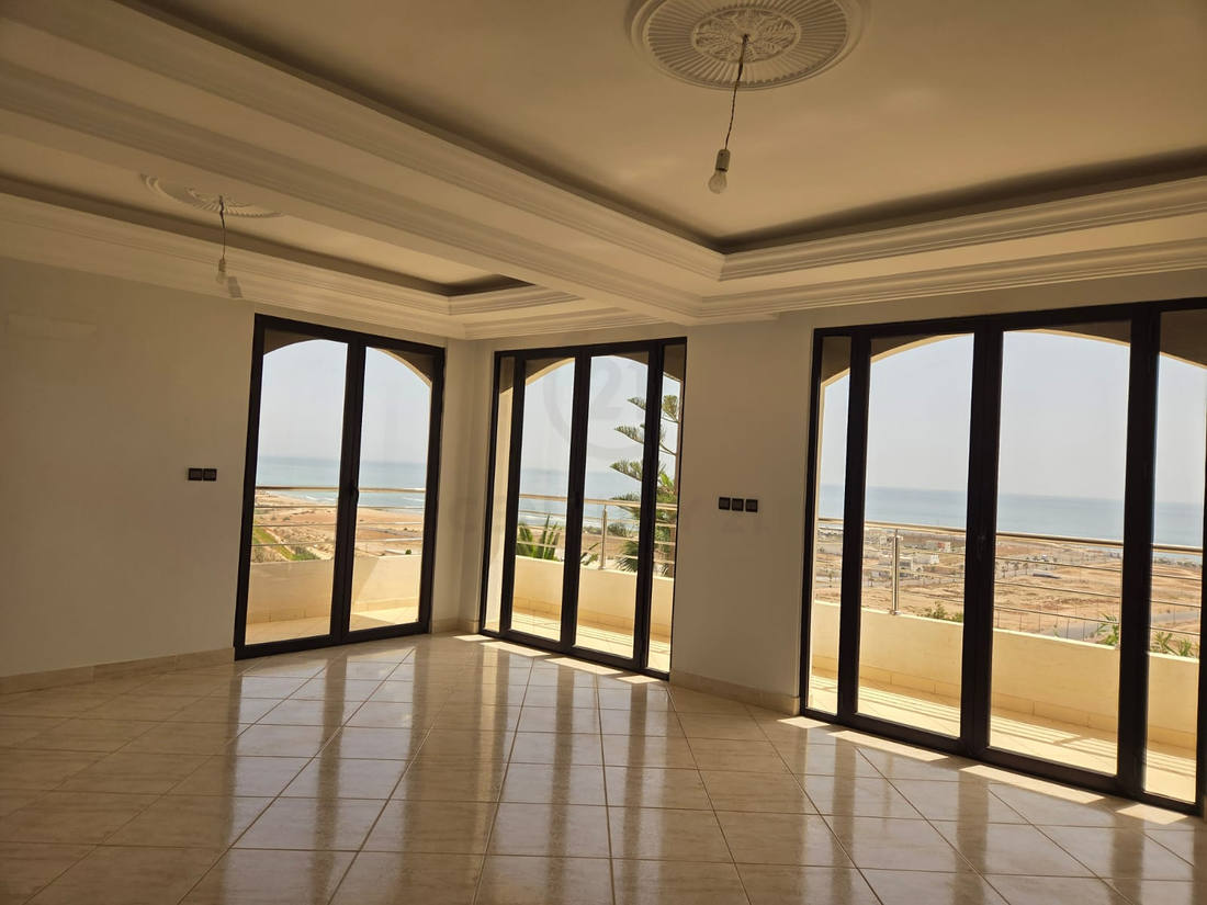 À Vendre | Immeuble de 7 appartements avec vue sur l’océan - image 1