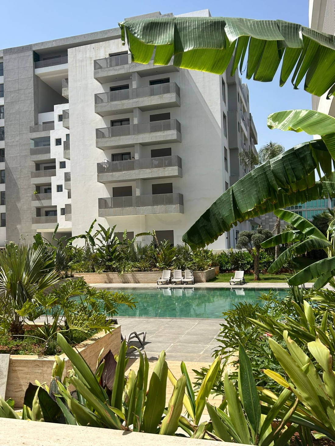 CFC – Studio meublé de 50 m² avec terrasse à louer – 8 500 DHS/mois - image 1