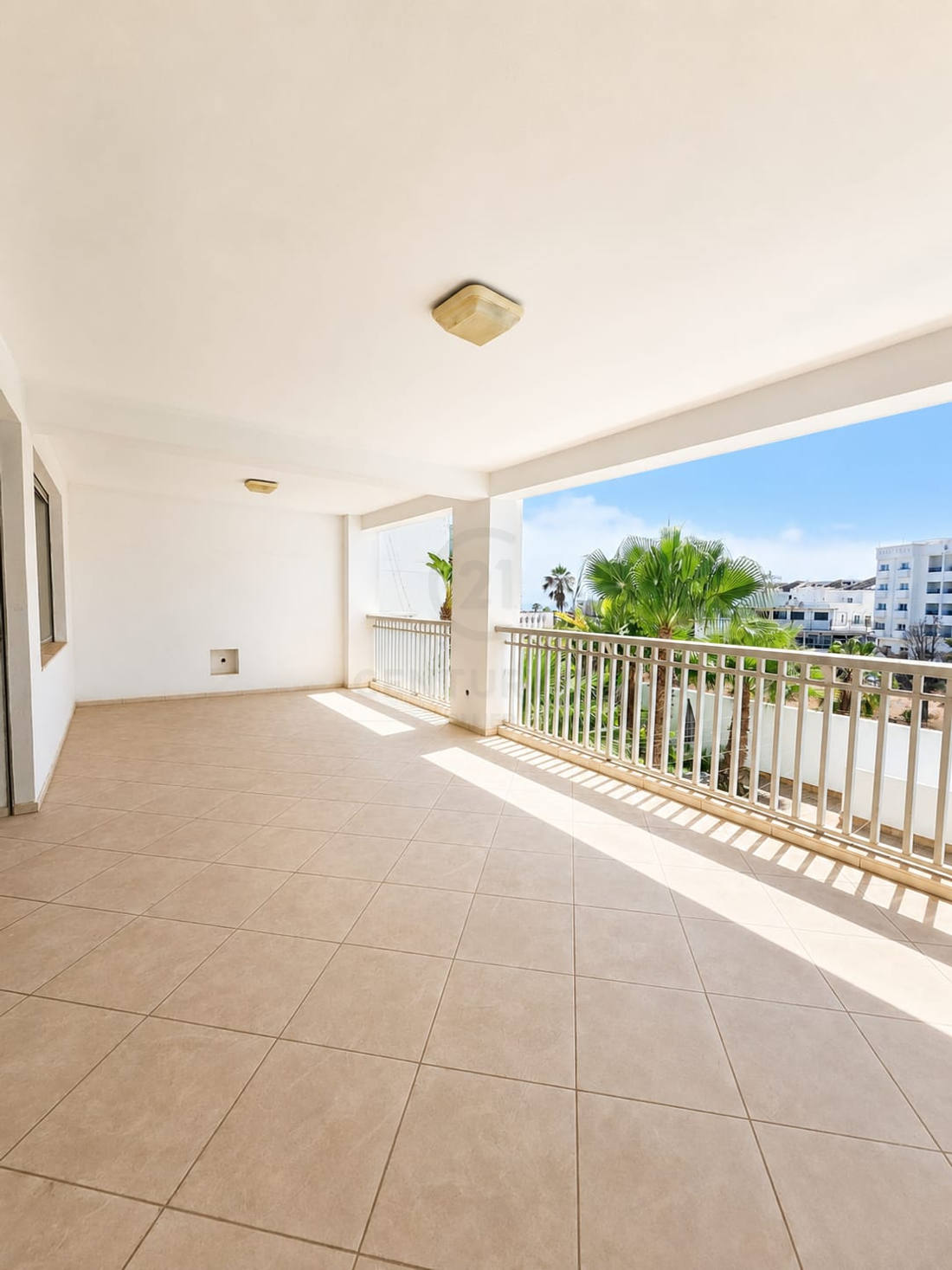 À vendre – Appartement moderne et spacieux avec grande terrasse - image 2