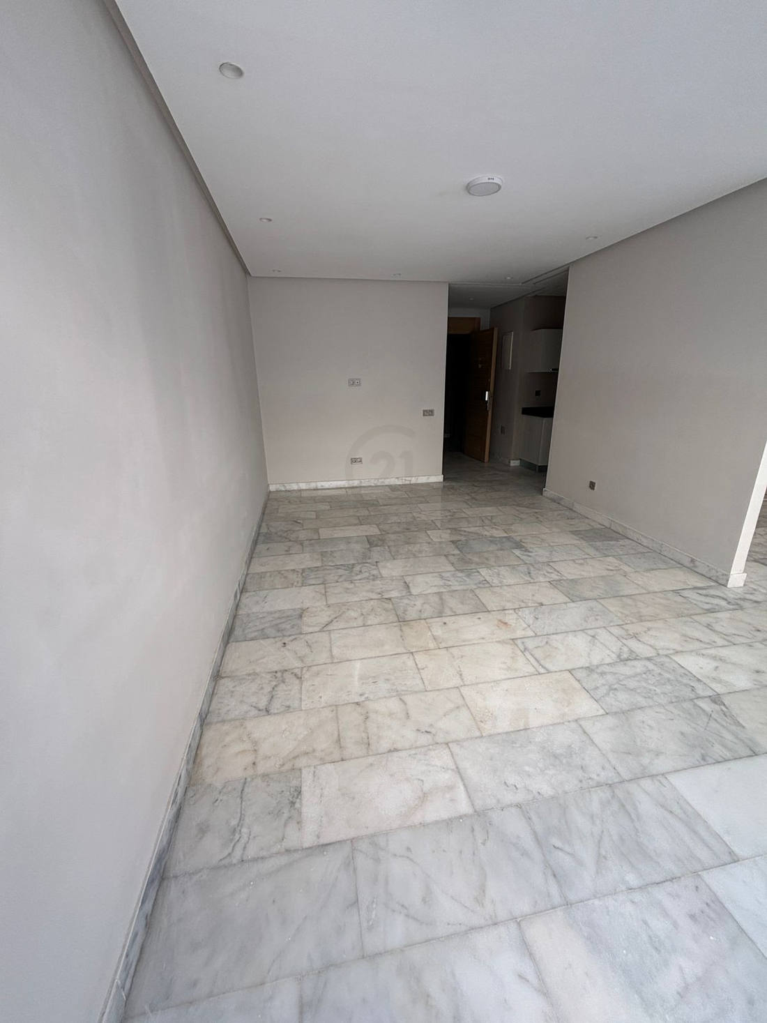 Studio neuf 78 m² avec grande terrasse – Quartier des Princesses - image 2