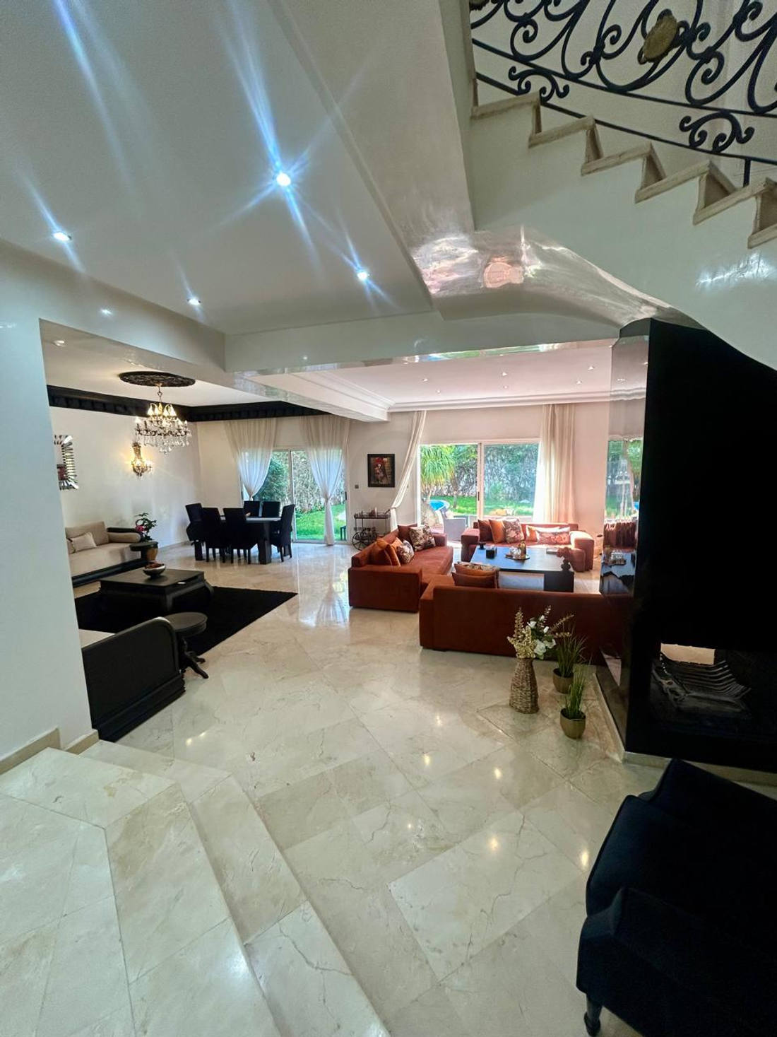 A louer belle villa meublé Ain Diab Extension - image 2