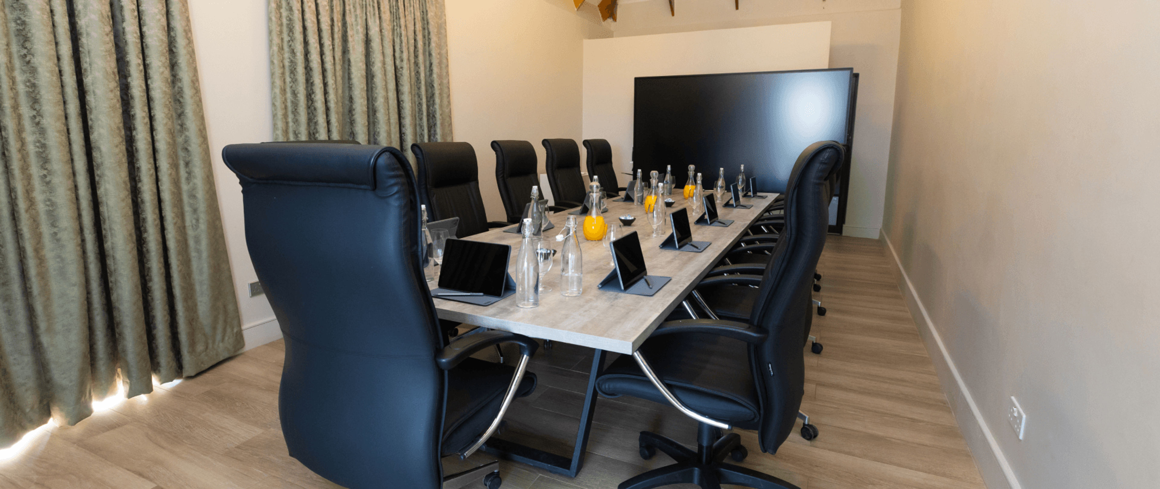 carousel-item-room image