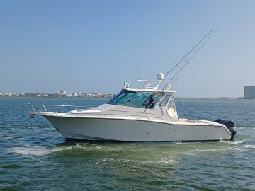 Luxury Yachts, New & Used Boat Dealer - Gulf Coast - Legendary Marine