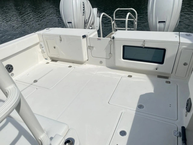 Offshore Center Console Fishing - World Cat