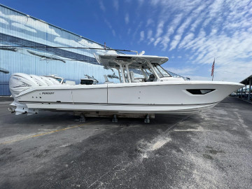 Luxury Yachts, New & Used Boat Dealer - Gulf Coast - Legendary Marine