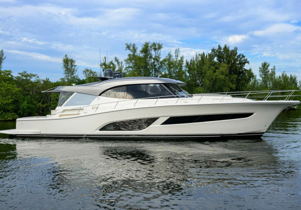 riviera yacht usato
