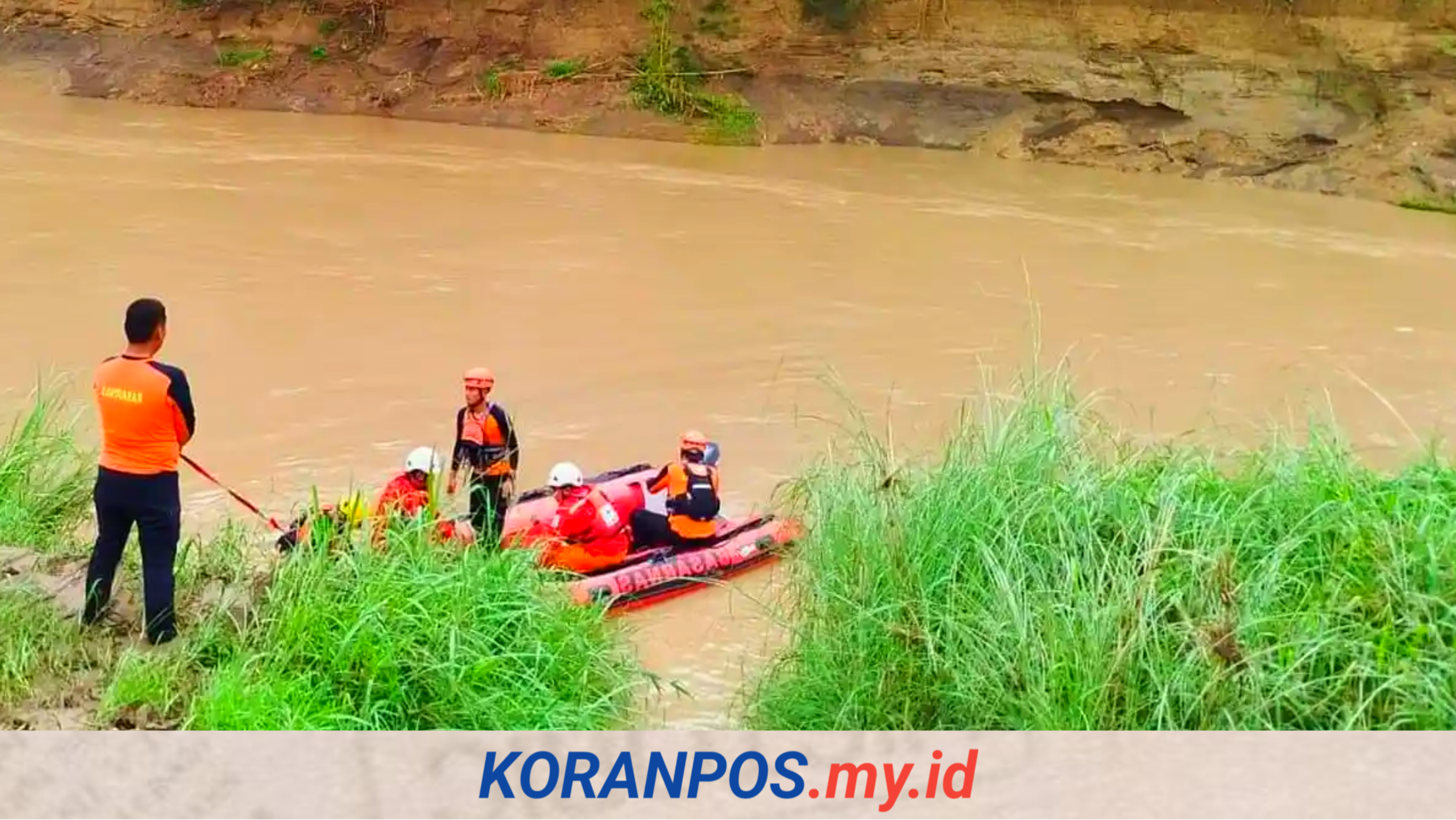 Hilang 2 hari, Muhamad Effendi (35) ditemukan tewas di muara Kali Bodri, Kendal. Jenazah terseret arus sejauh 10 KM. Simak kronologi penemuannya.
