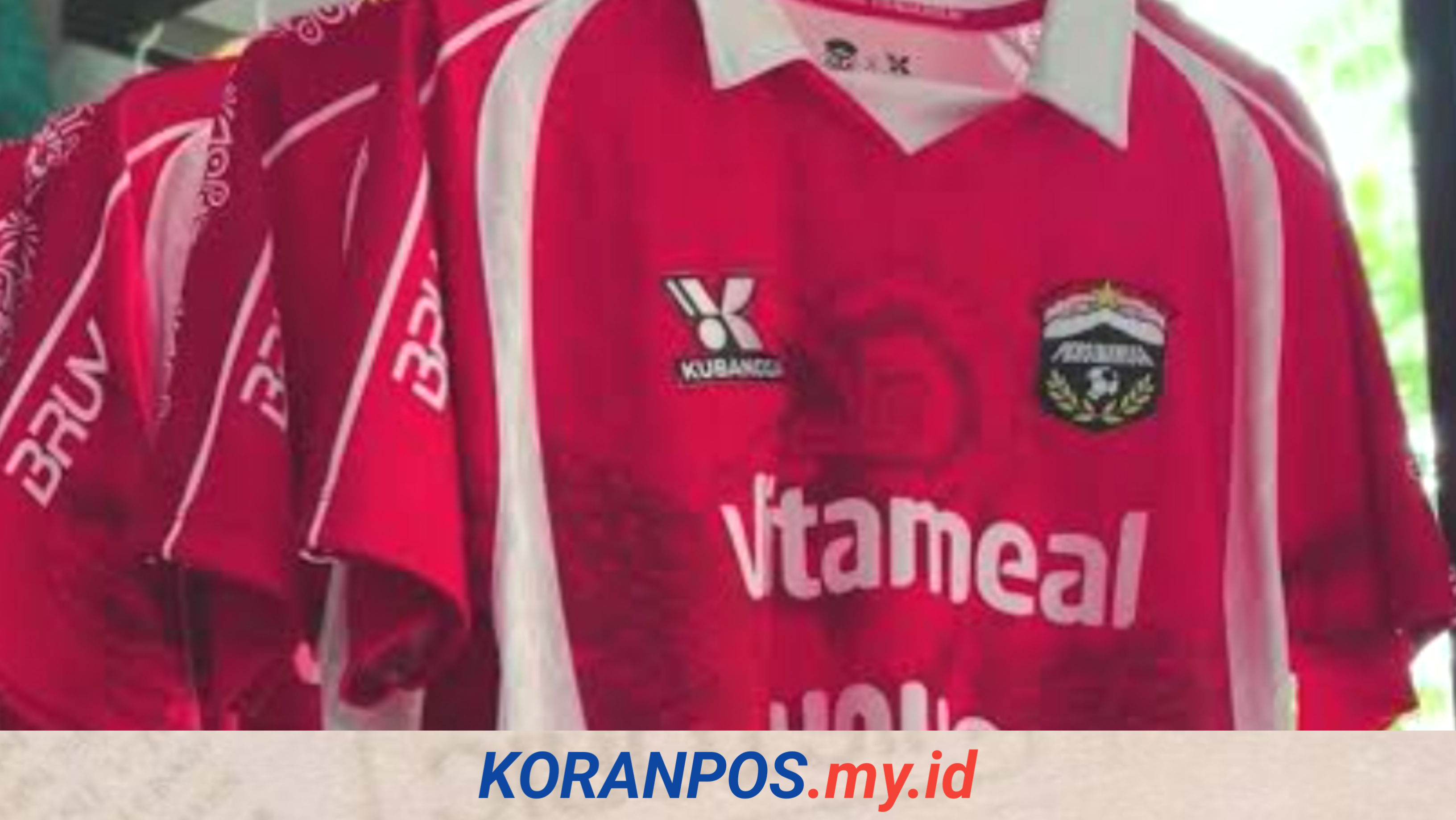 Manajemen Persibangga Purbalingga keluhkan maraknya peredaran jersey kw di stadion. Potensi bocornya dana tim jadi ancaman serius finansial klub.