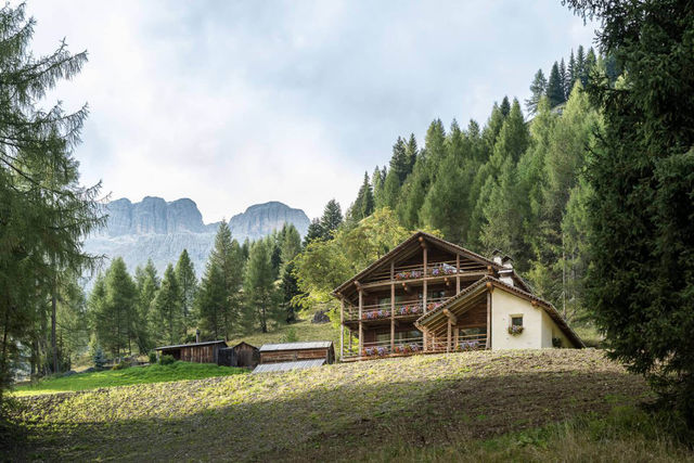 dolomites-farmstead