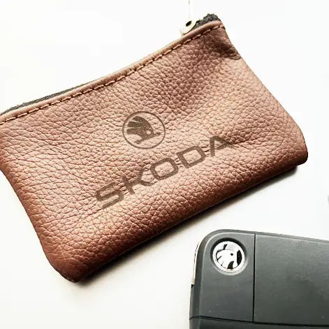 Гравирани кожени портмонета