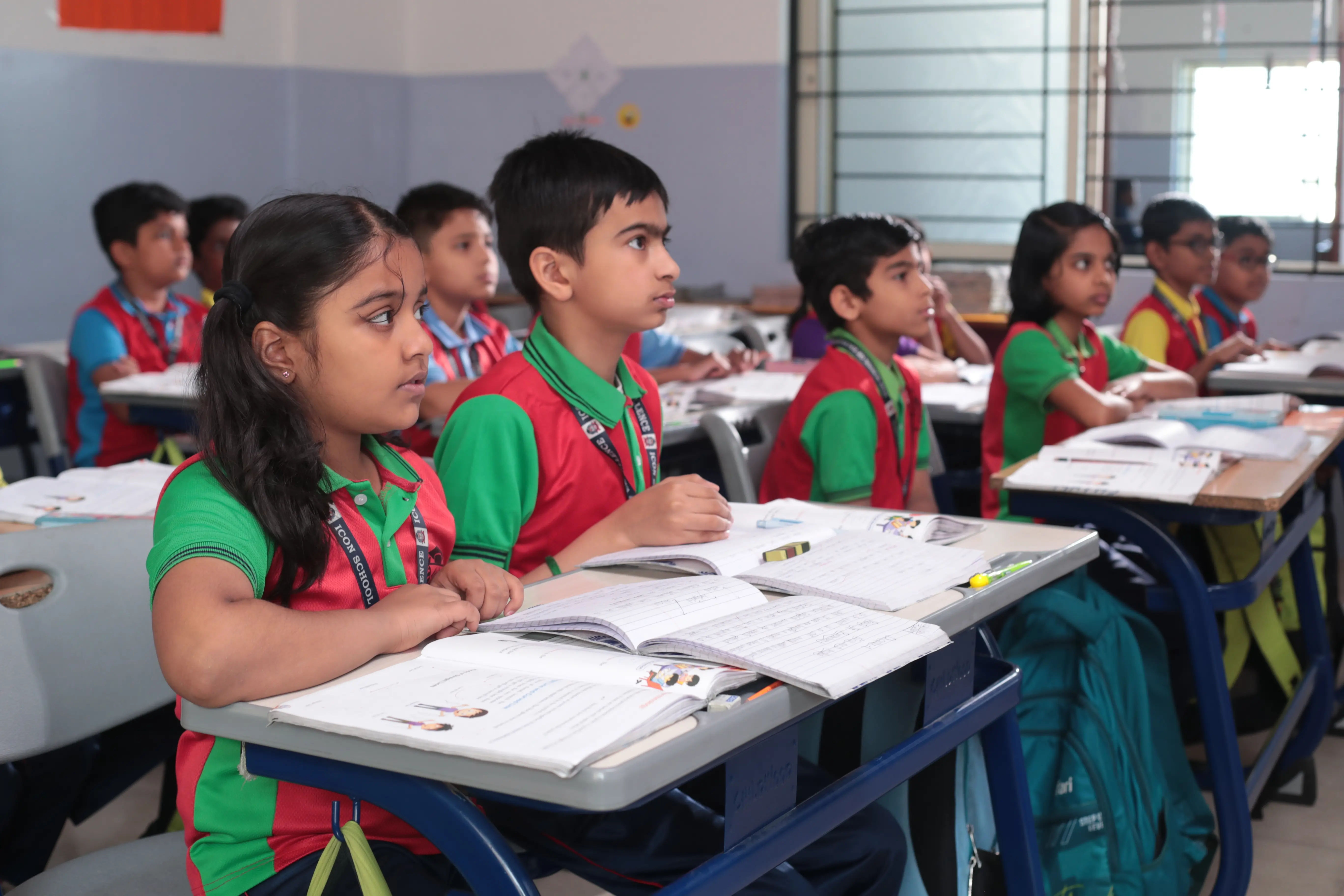 icon-school-of-excellence-children-drawing