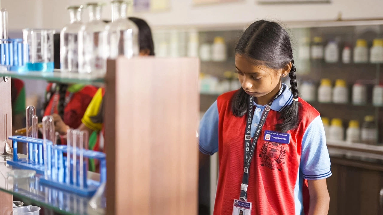 icon-school-of-excellence-chemistry-lab