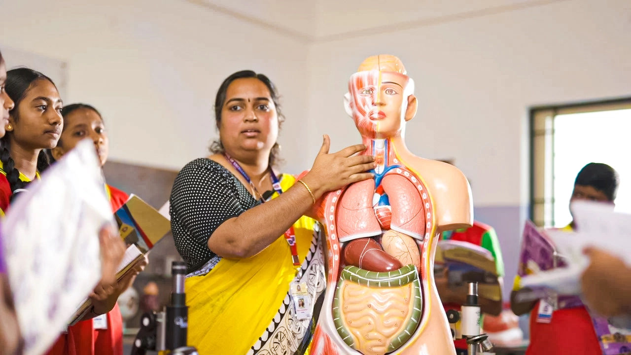 icon-school-of-excellence-biology-lab