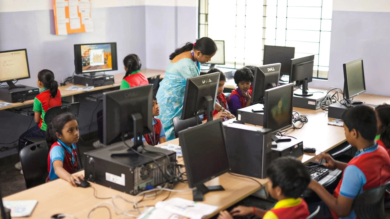 icon-school-of-excellence-computer-language-lab